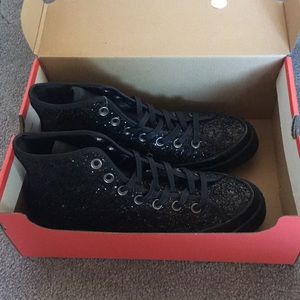 BRAND NEW CONVERSE size 7.5 high tops